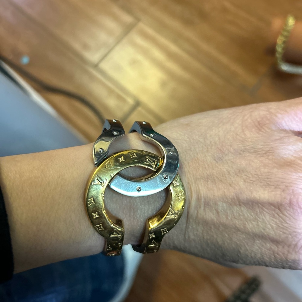 Louis Vuitton clause bracelet 📌 missing back screw checking w LV replacemen - Picture 8 of 14